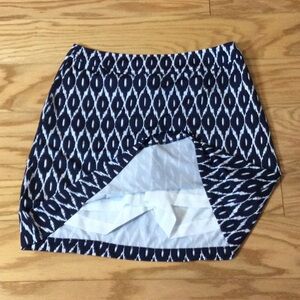 8 Fairway & Greene Navy and White Geometric Patterned Skort